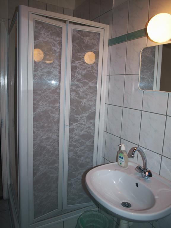 ホテル Ujsziget Vendeghaz シャールヴァール 部屋 写真